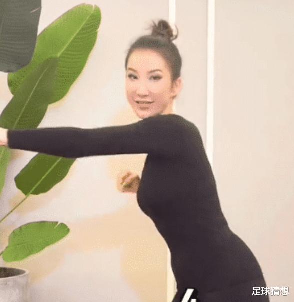 李玟|47岁女星李玟晒出近照，分享健身视频，扎丸子头超自信