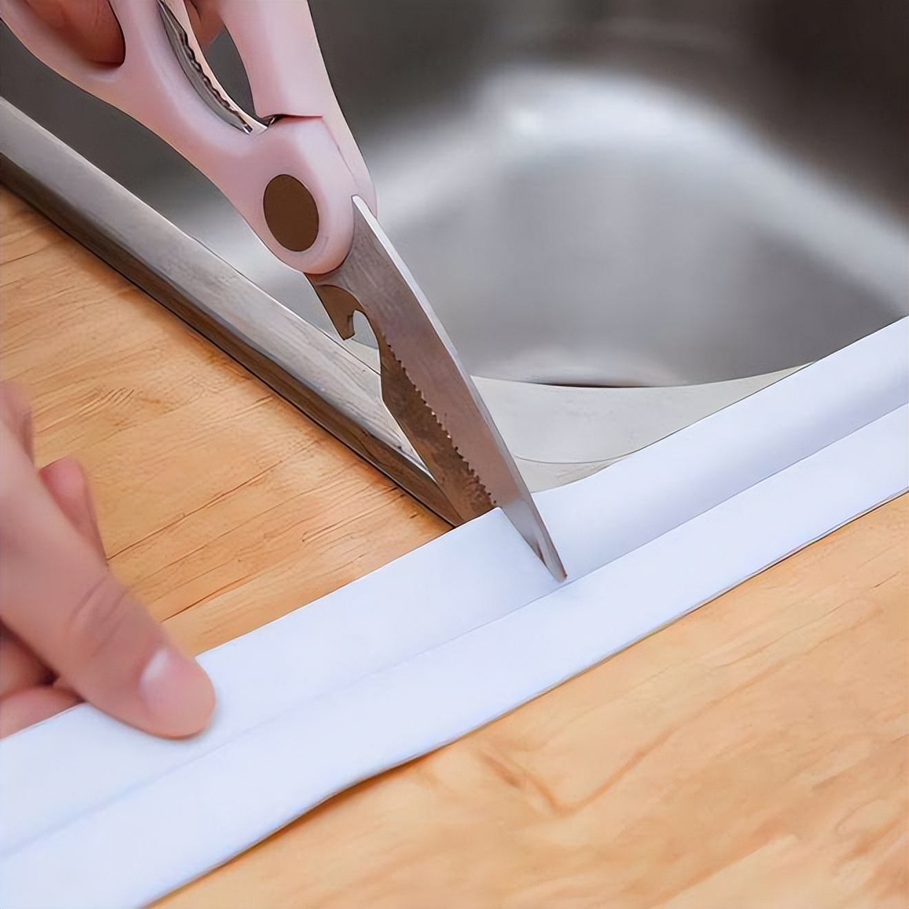 玻璃胶用久了发霉怎么办?老师傅给你支几招,立马干净如初