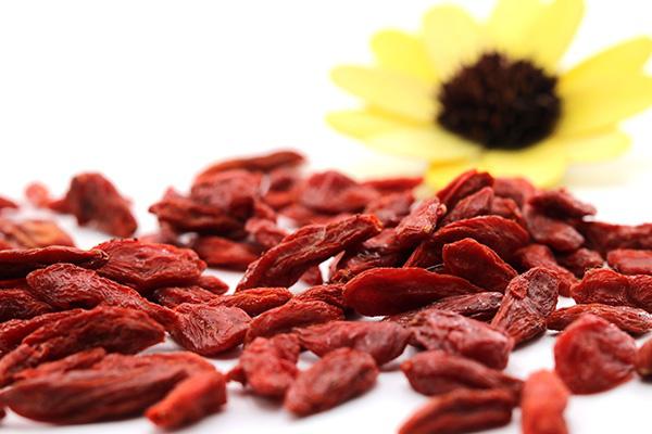 肝脏|常喝枸杞能养生,若是喝错反伤身,喝枸杞的禁忌,望你一条也没犯