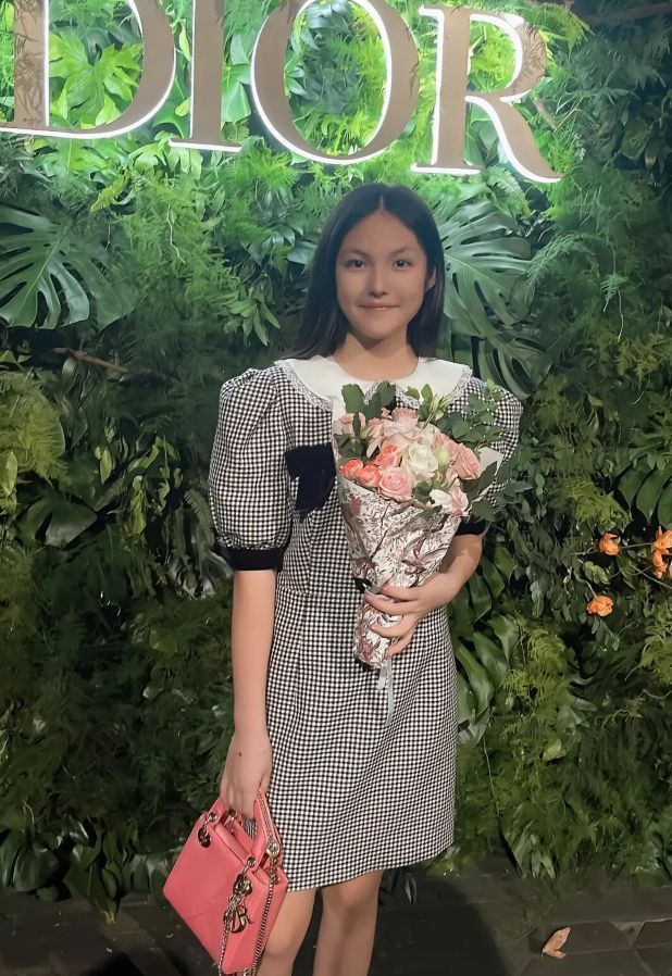 王诗龄|王诗龄为迪奥站台惹争议，气质成熟撞脸李维嘉，评论区遭网友沦陷