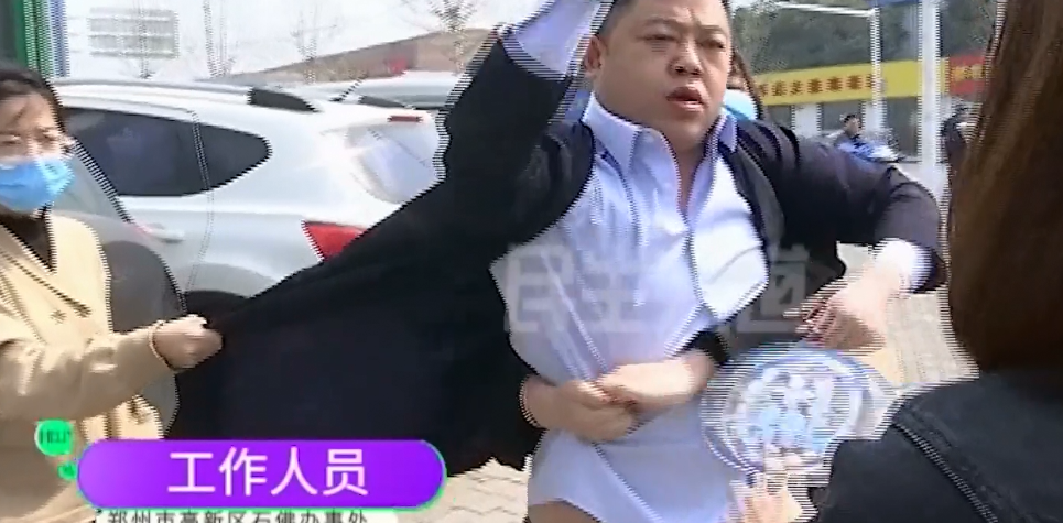 女子遭老板性骚扰，准备辞职，老板：敢辞职就抱你上床征服你