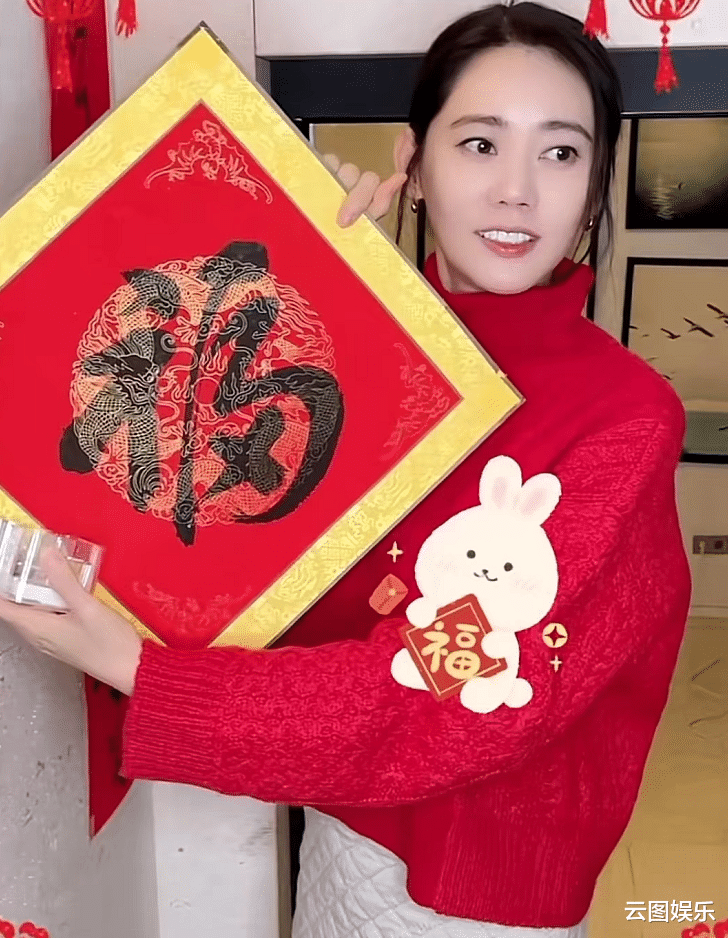 秋瓷炫|秋瓷炫陪老公中国过年，倒贴福字普通话送祝福，豪宅曝光装修淡雅