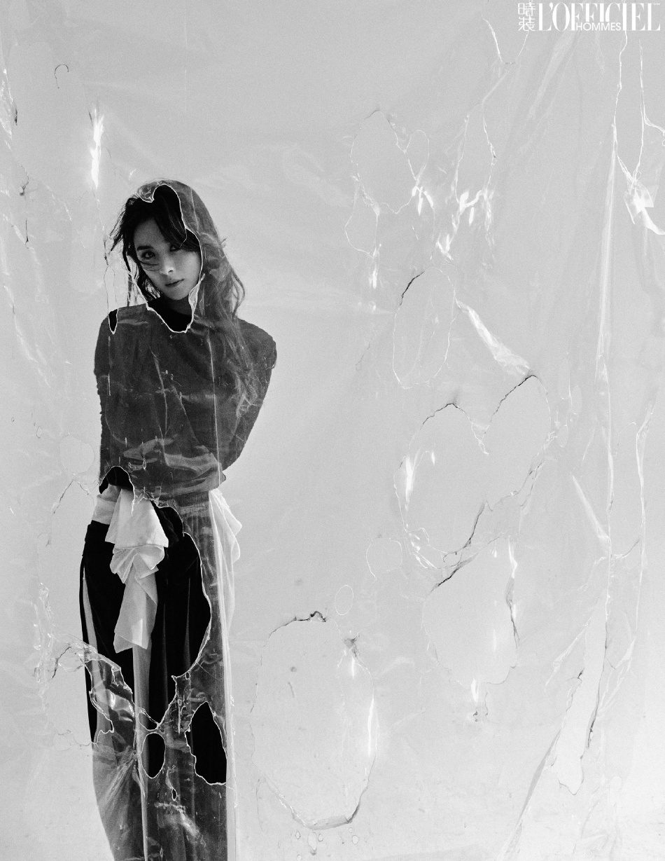 迪丽热巴|杨幂油画风大片释出 眼眸凌厉故事感十足