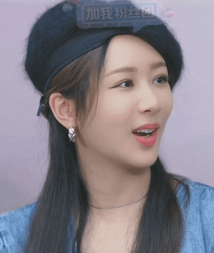 杨紫|杨紫直播状态翻车,脸僵肿胀硅胶感重,被吐槽“胶里胶气”