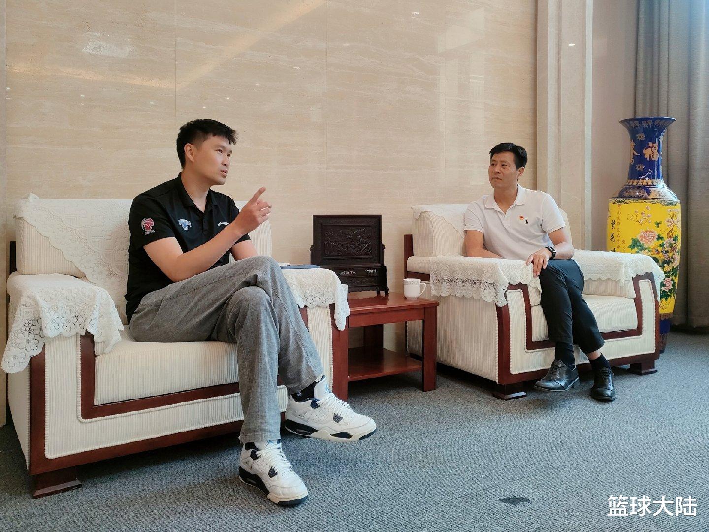 田鹏飞|CBA争议球队再换帅！雅尼斯或走马上任，全力冲击季后赛