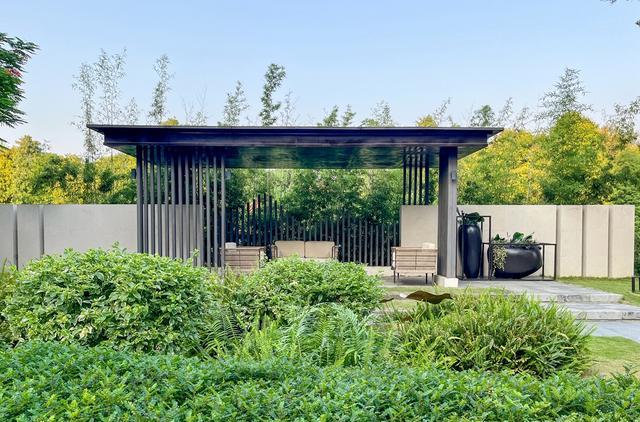 豪宅|广州白云山鲜为人知的门岗,门前是千万豪宅,登山小道从小区穿过