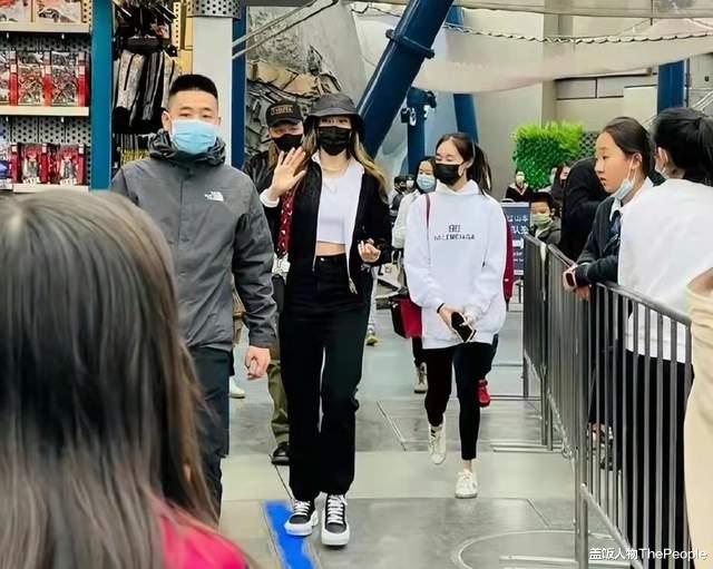 奥运会|12天登三大刊!看看谷爱凌奥运会后首秀,值得总监为她下场开撕吗