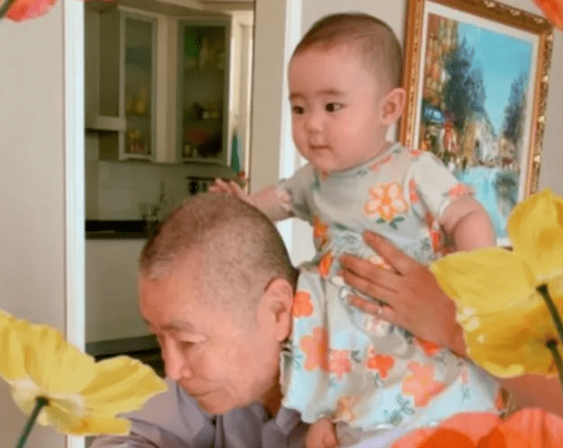 王刚|明明是三口之家,却过出祖孙三代感,这8个明星家庭,父子最大差81岁