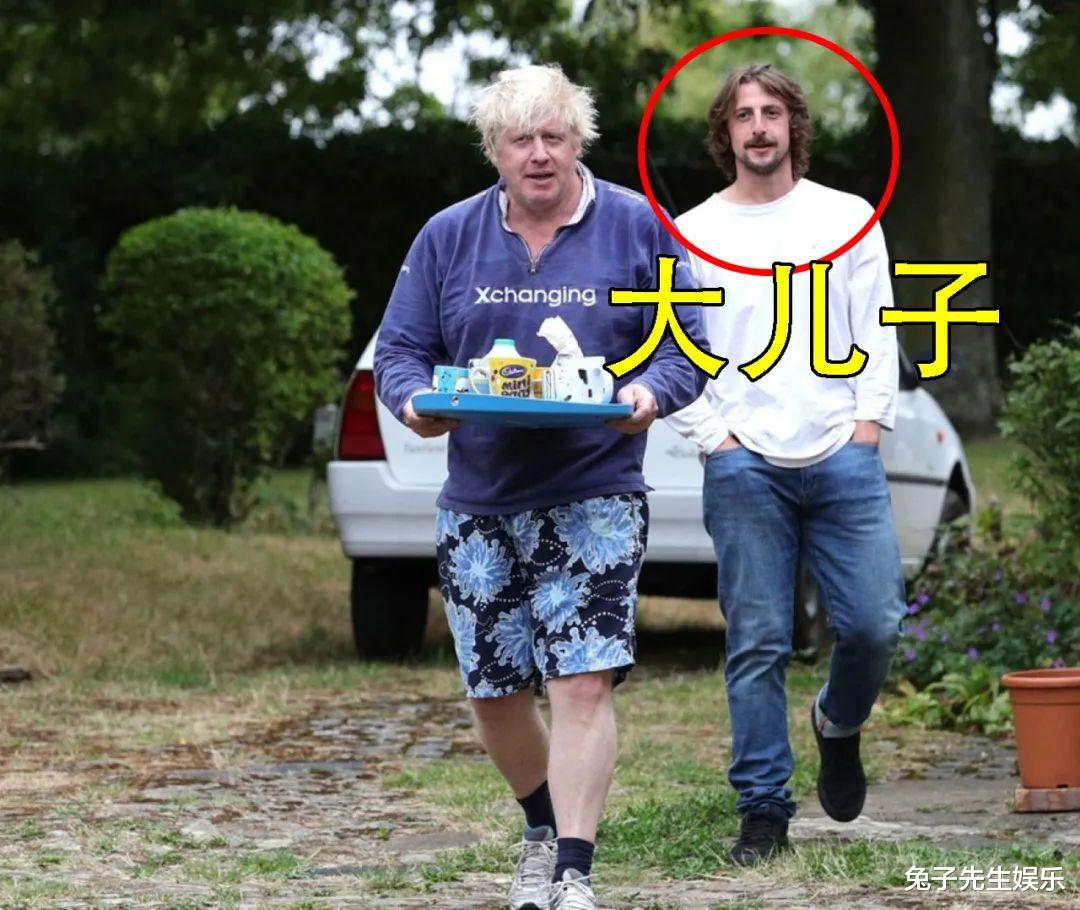 鲍里斯·约翰逊|32岁英第一夫人产后惊艳，四肢纤细身段妙，4个月儿子鸡窝头可爱