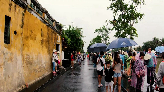 秦岭|越南南部有一座古城历史悠久，人文荟萃，商家生意红红火火