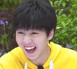 张凌赫|7位笑起来颜值反差大的明星：张凌赫褶子多、王俊凯露牙龈