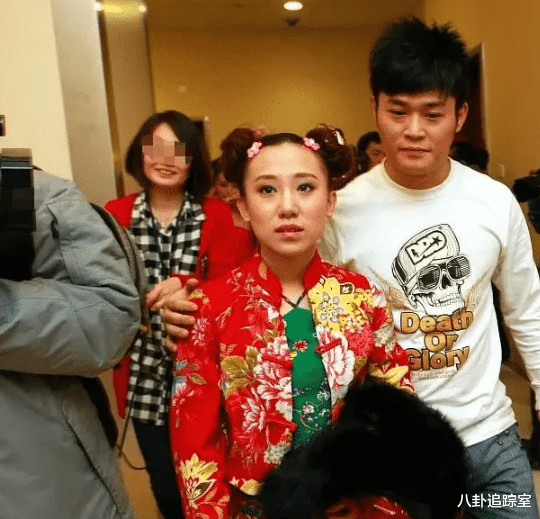 赵本山|赵本山徒弟丫蛋三胎将临盆！不幸感染带病直播，二婚老公不见踪影