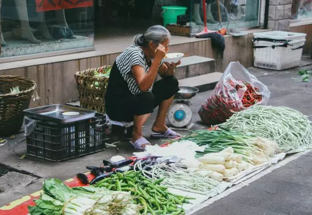 退休金|退休之后,还出去打工的人,多半是这五种人