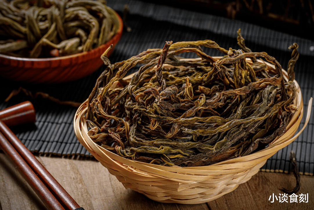 家里有粮,遇事不慌,除了油米面,5种“干菜”多备点,炖肉好香