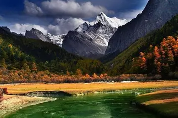 稻城亚丁|中国首个五景区，被命名为“凉山藏族自治州第一县”