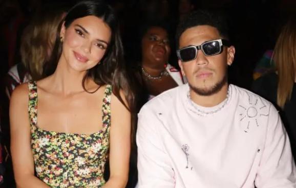 肯达尔·詹娜|詹娜惊艳红毯！身材太辣了，轻纱裹身秀极品腰身，布克好福气