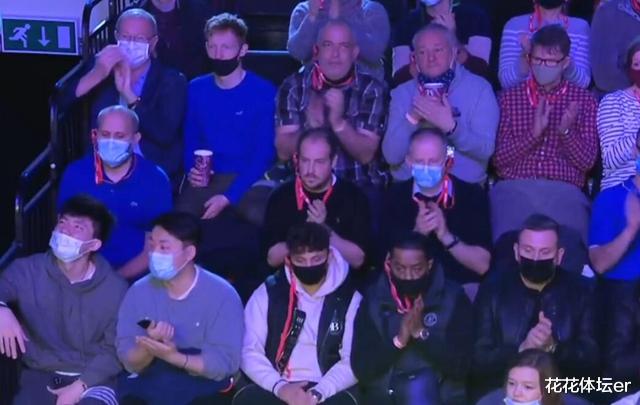 勒布朗·詹姆斯|精彩！赵心童大战希金斯，前两局，2人各轰1杆破百，掌声多次响起