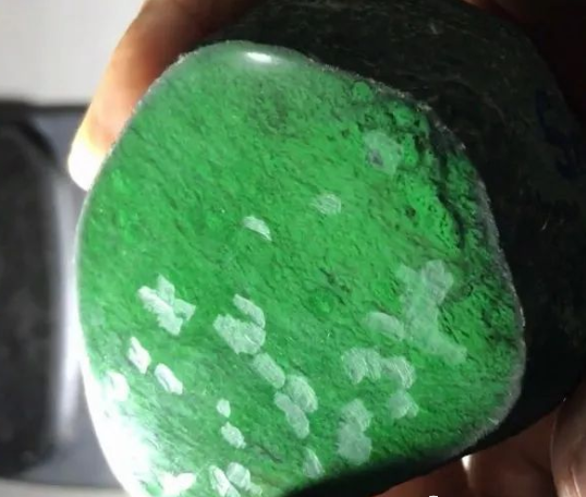 翡翠|翡翠原石交易市场需要注意些什么呢?这几点都不能忽略