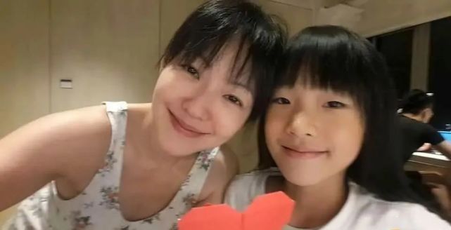 贾云馨|那些不起眼的星二代“整容”般长大！实现“弯道超车”了