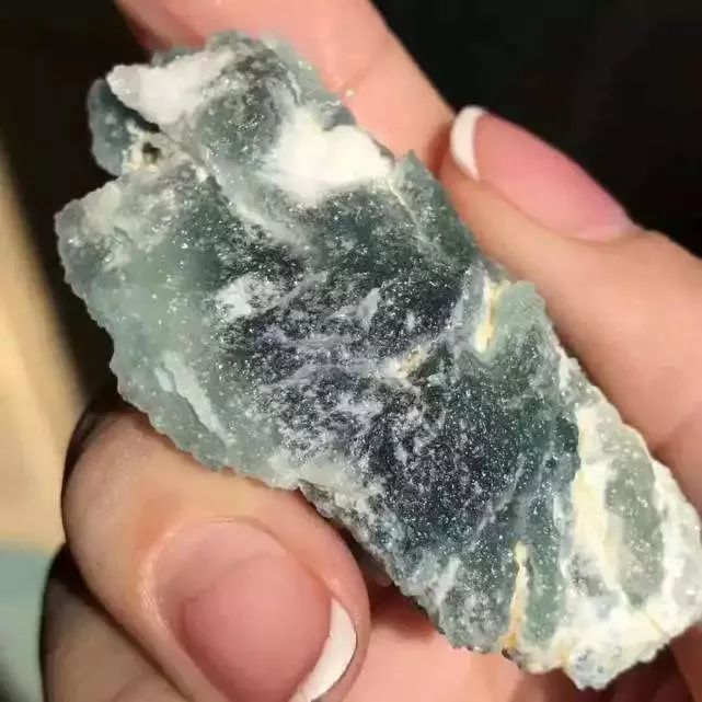 翡翠|发黑的翡翠更高贵