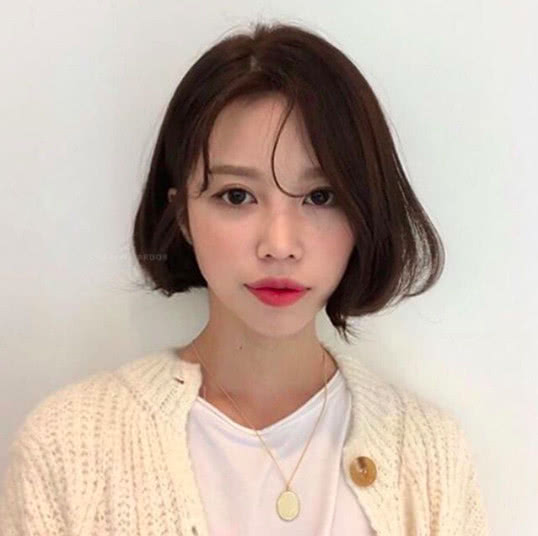 大蒜 《男朋友》首播带火失婚妇女乔妹俏丽耳下齐短发,这些脸型要小心