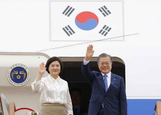 整容|韩国新晋第一夫人高颜值火了!49岁还这么嫩,整容前照片罕见曝光