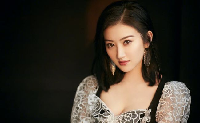 胡耘豪|众星百态：被罚722万、餐厅被查、出轨被捶、满屋古董、感染肺炎