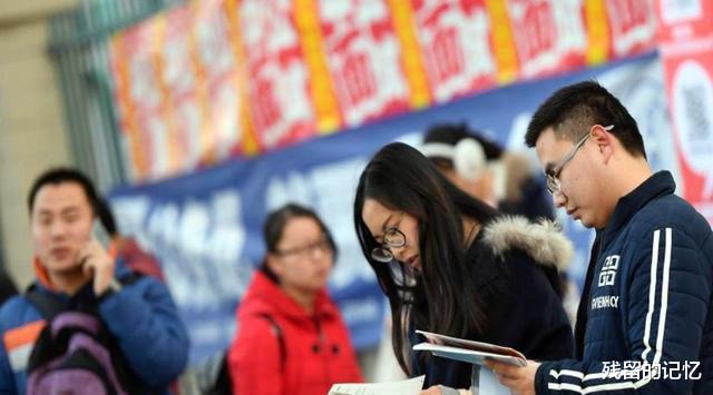 招聘|奇葩不?招聘高中数学老师,14个人报名,却只有1个人参加笔试!