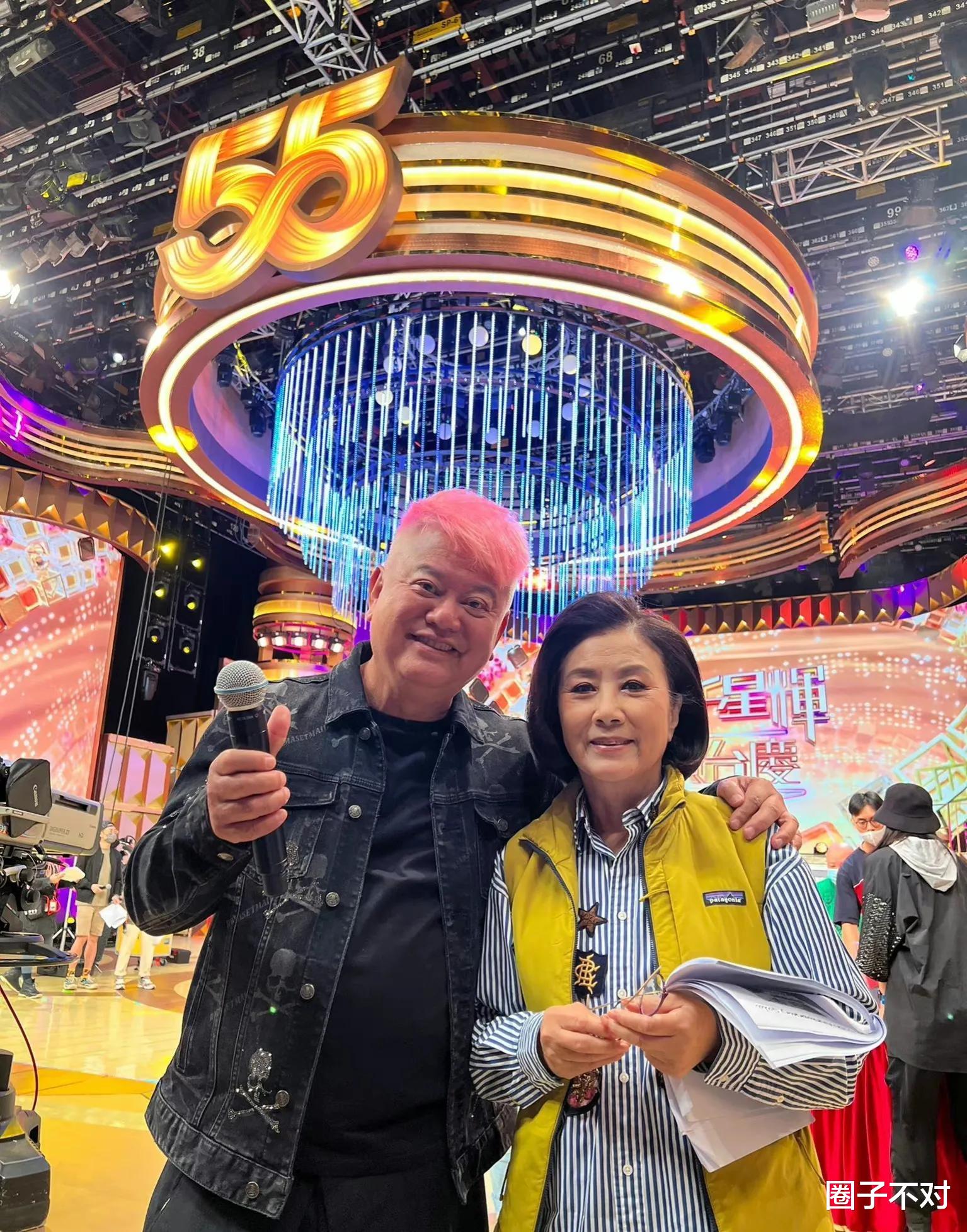 汪明荃|75岁汪明荃参加台庆，抽奖获得电动车，但自己不会开