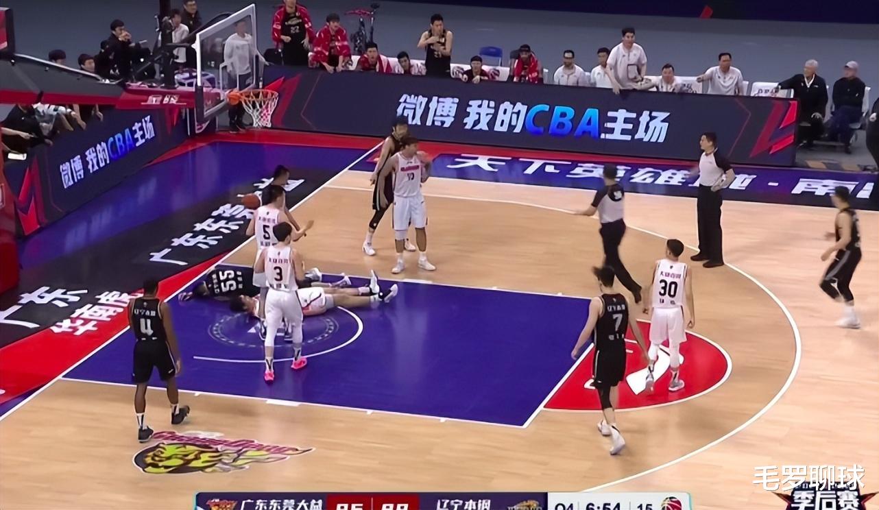 广东男篮|深夜23点，杜锋热泪盈眶祝贺辽篮，高情商大格局辽宁球迷心服口服