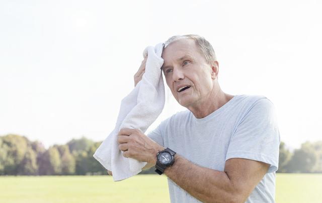 运动|上了岁数容易有“加龄臭”?提醒:46岁后做好4件事,老了也不臭