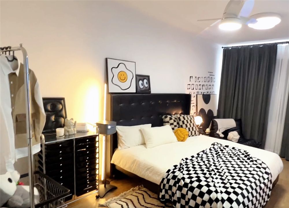 27岁男生改造旧房卧室,堆满杂物的卧室变超爽小屋,前后差别太大