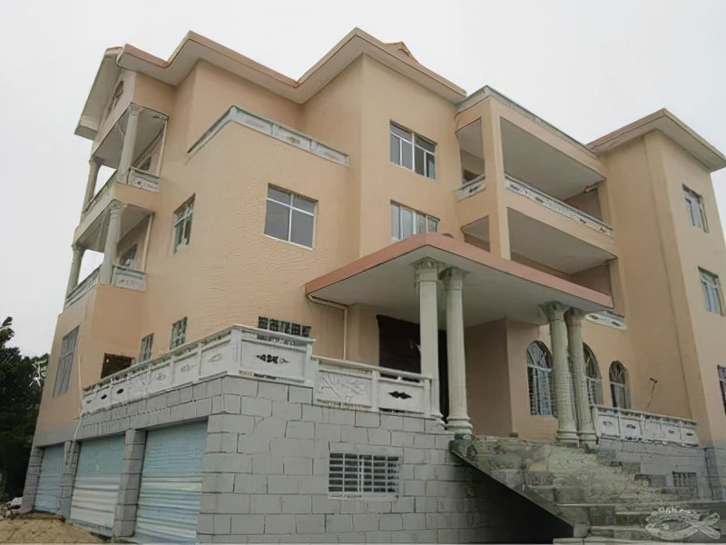 农村建房外墙用100万大理石,这还是村里,县城有2千万豪宅啊