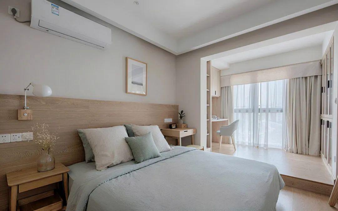 90㎡原木风装修,阳台直接做高30厘米,朋友都说多了一间房!