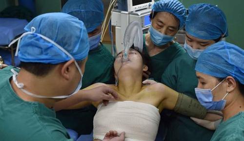 回顾:女子为使丈夫满意,贷款10万去变丰满,术后被嫌弃像热水袋
