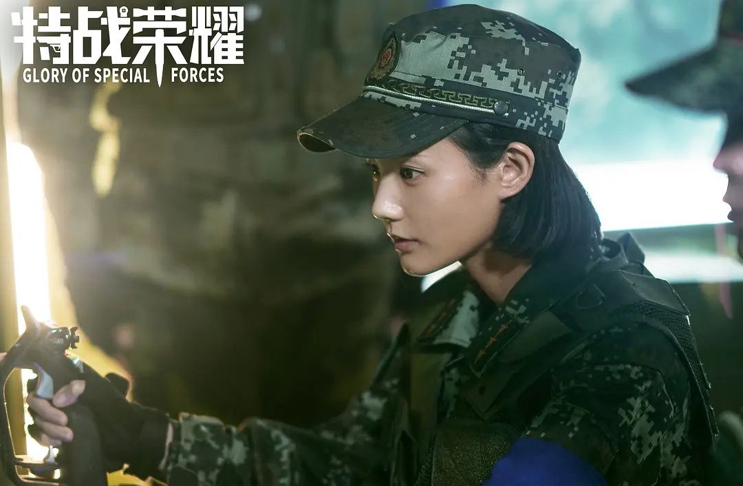 特战荣耀|《特战荣耀》：掴了多少“摆拍”女明星的脸？让你们看看啥叫女兵