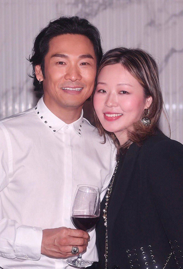 杜德伟|杜德伟妻子李晓冰,丈夫比母亲大一岁,婚后生一子,生活幸福甜蜜