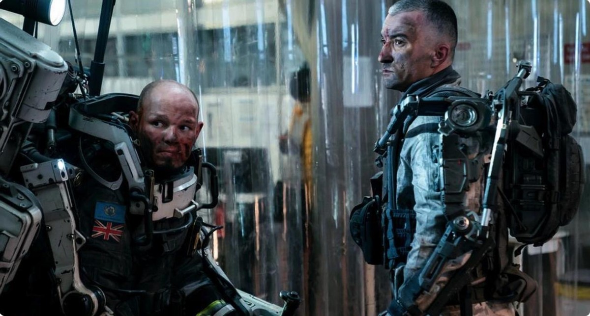 流浪地球2|美国演员竖起大拇指点赞,老外疯狂期待,《流浪地球2》让世界瞩目了