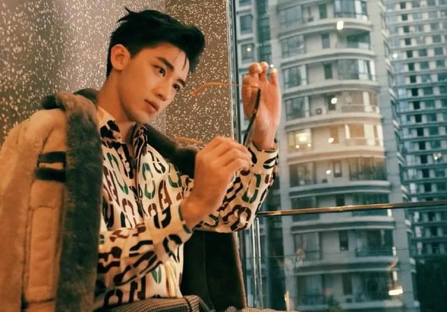 许魏洲|27岁许魏洲官宣结婚,卡点晒结婚照,《向往的生活》早已暗示一切