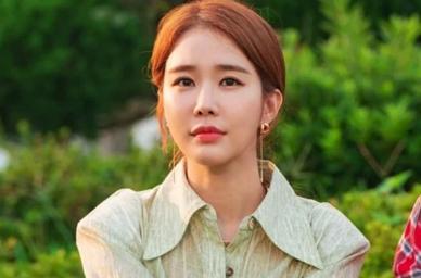 刘仁娜|刘仁娜：搭档李栋旭出演《鬼怪》大爆，作为奔四前辈却给爱豆作配