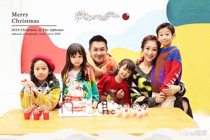 陈浩民|阵势大！陈浩民一家六口走秀共用一张脸，36岁娇妻穿皮靴大长腿抢尽风头