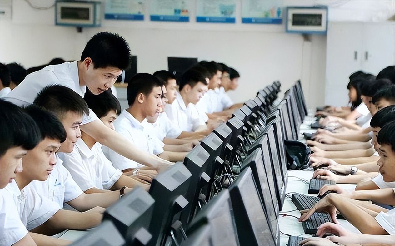 浙江省|实习生月薪9000，因不会用word被公司辞退，领导：他连中专都不是