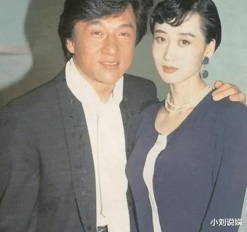 李连杰|一个大学生曾问李连杰：“你为了利智抛弃妻子，你不觉得自己是渣男吗？”