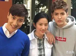 刘亦菲|有一种自拍叫刘亦菲在别人手机里,图1忍了,看到图4我吃醋!