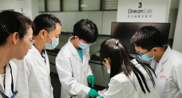 医生|学医前后判若鸿沟，盘点女学生学医后的变化，男友看完无话可说