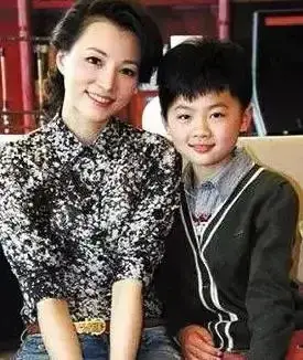 董卿|董卿成文艺圈第二个刘涛?——密春雷欠债失联,妻子董卿变卖豪宅