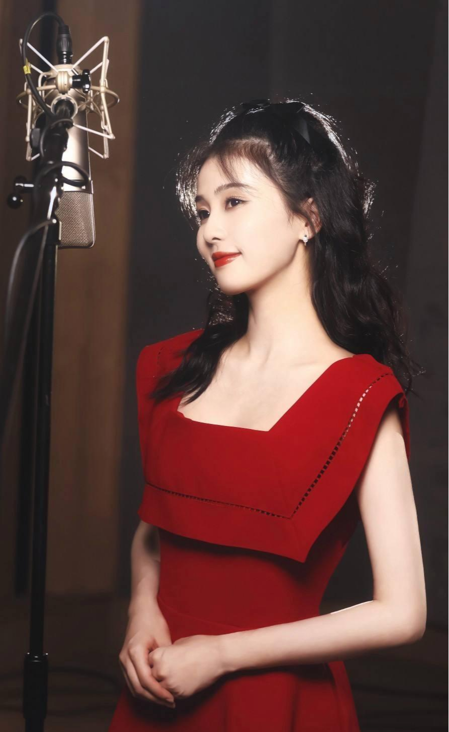 白梦妍|美女白鹿近照,她不算是很美,明明长得也不好看,可就是招人喜欢