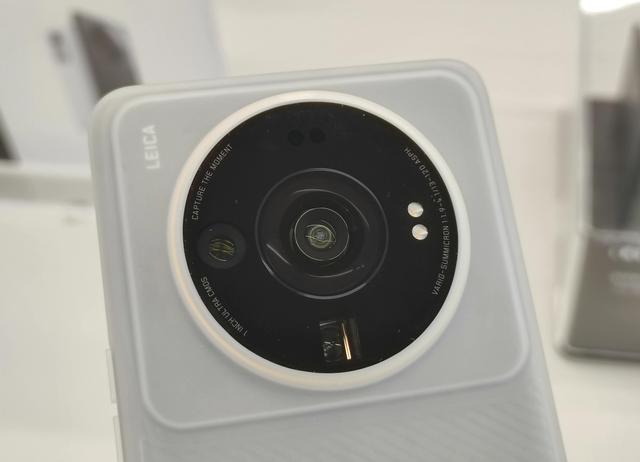 相机|苹果发布会前夕,小米终于放大招!旗舰新品不到两个月直降600元