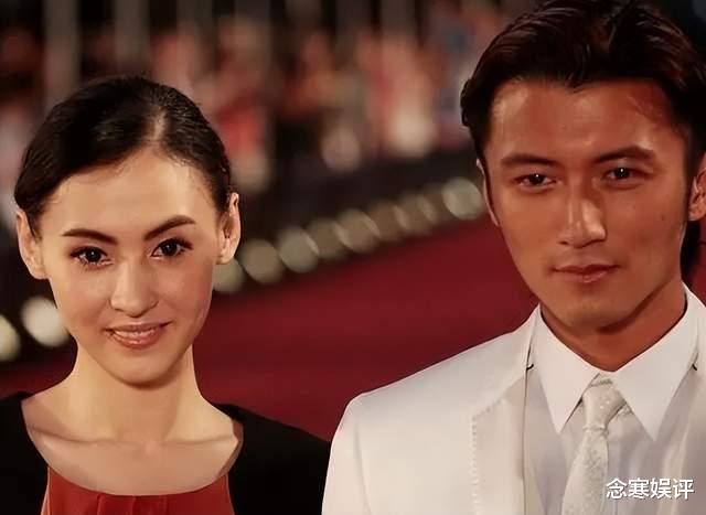 谢霆锋|谢霆锋深夜晒出右手受伤照，手背满是伤痕疮疤，红肿破裂不忍直视