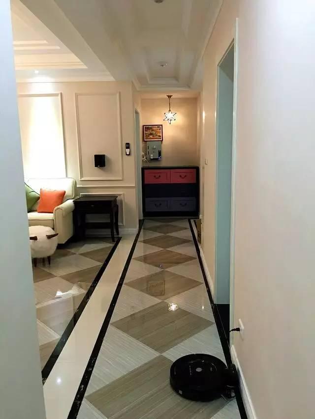 128平米的4居室,客厅改小隔出书房,电视墙只装石膏线也超美